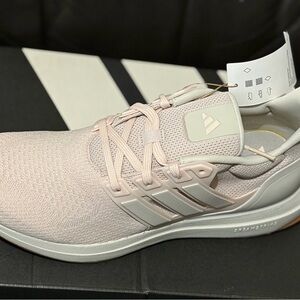 Adidas Women’s Ultradream DNA size 10